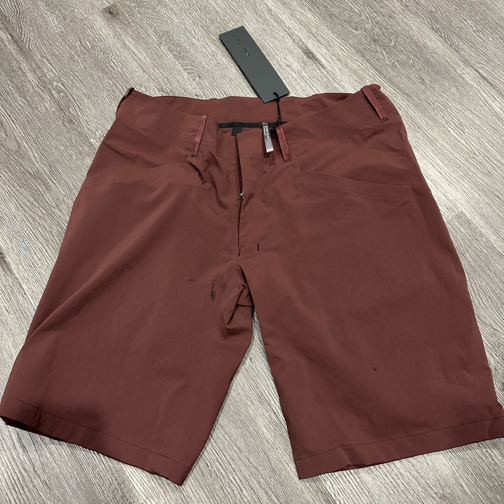 Arc’teryx Veilance Voronoi LT Shorts Rosewood